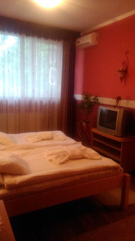 Hotel Dombovar Bilik gambar