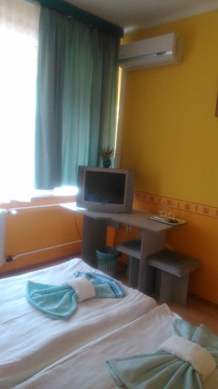 Hotel Dombovar Bilik gambar