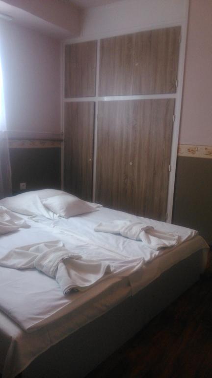 Hotel Dombovar Bilik gambar